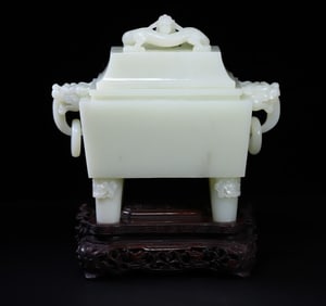 A piece of Qing Dynasty Hetian jade dragon tripod