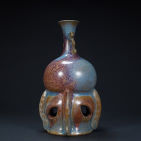 Song Dynasty Jun kiln with seat gourd bottle