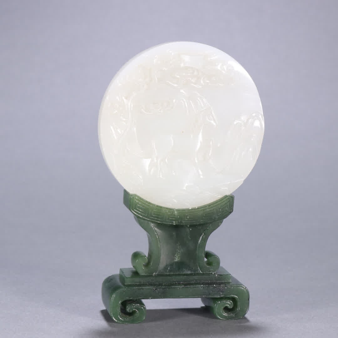 A piece of Hetian jade "horse to success" interstitial screen: Hetian jade "horse to success" interstitial screen SIZE: Height 12.5cm width 7.8cm Weight 186.7g (The Dimensions Of All Batches Are Manually Measured.If You Need More Detailed Information, Please Cont