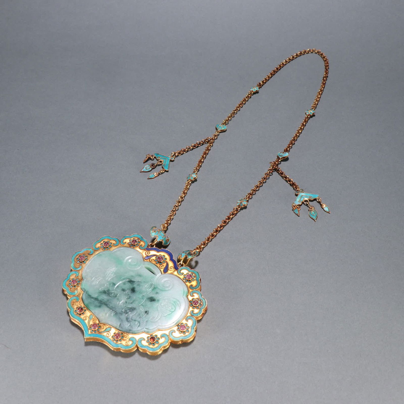 A Qing Dynasty silver-gilt jade-inlaid jade-dotted longevity peach pattern pendant (1 of 9)