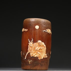 A bamboo carved character story pen holder