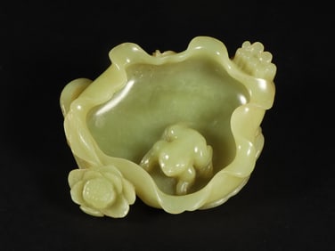 A piece of Qing Dynasty Hetian topaz lotus leaf wash