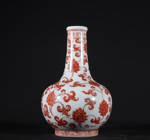 A Ming Dynasty Xuande alum red floral pattern gall bottle