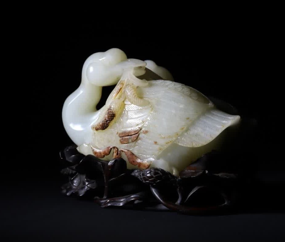 A Qing Dynasty lotus pond mother goose holding a wheat ear ornament (1 of 9)