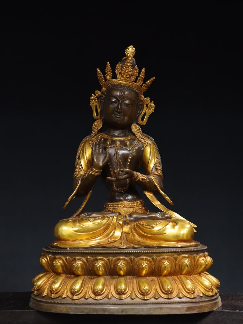 A piece of copper gilt Tara Buddha statue: Bronze gilt Tara Buddha statue SIZE: Height 55cm, width 37cm, thickness 27cm, weight 12.85kg (The Dimensions Of All Batches Are Manually Measured.If You Need More Detailed Information, Please Contact