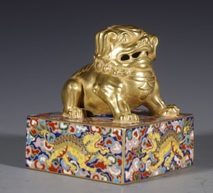 A Qing Qianlong gold silk enamel colored dragon pattern seal