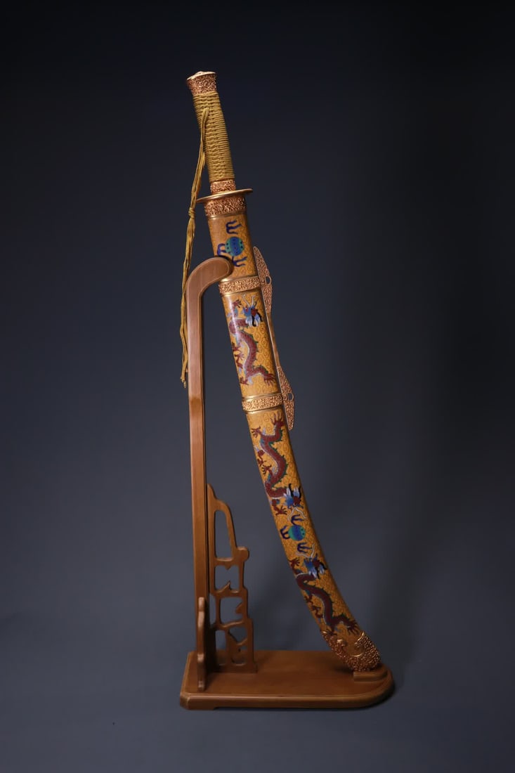 A copper-gilt dragon-patterned saber (1 of 9)