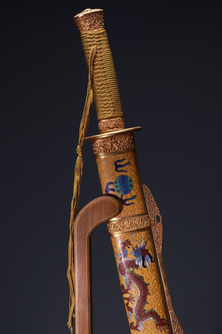 A copper-gilt dragon-patterned saber - 2