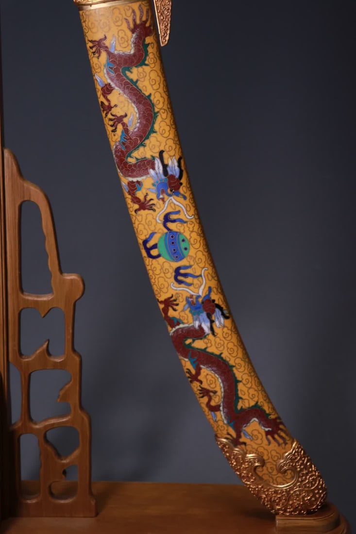 A copper-gilt dragon-patterned saber - 3