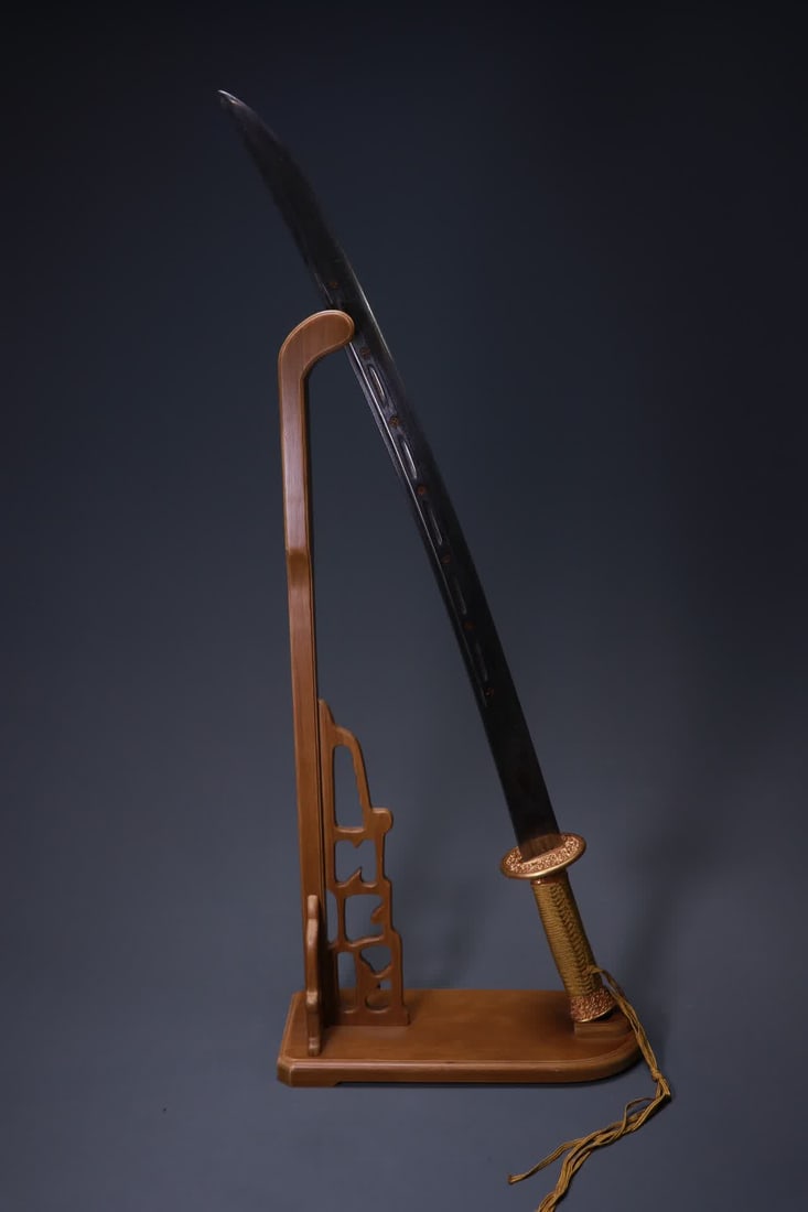 A copper-gilt dragon-patterned saber - 4