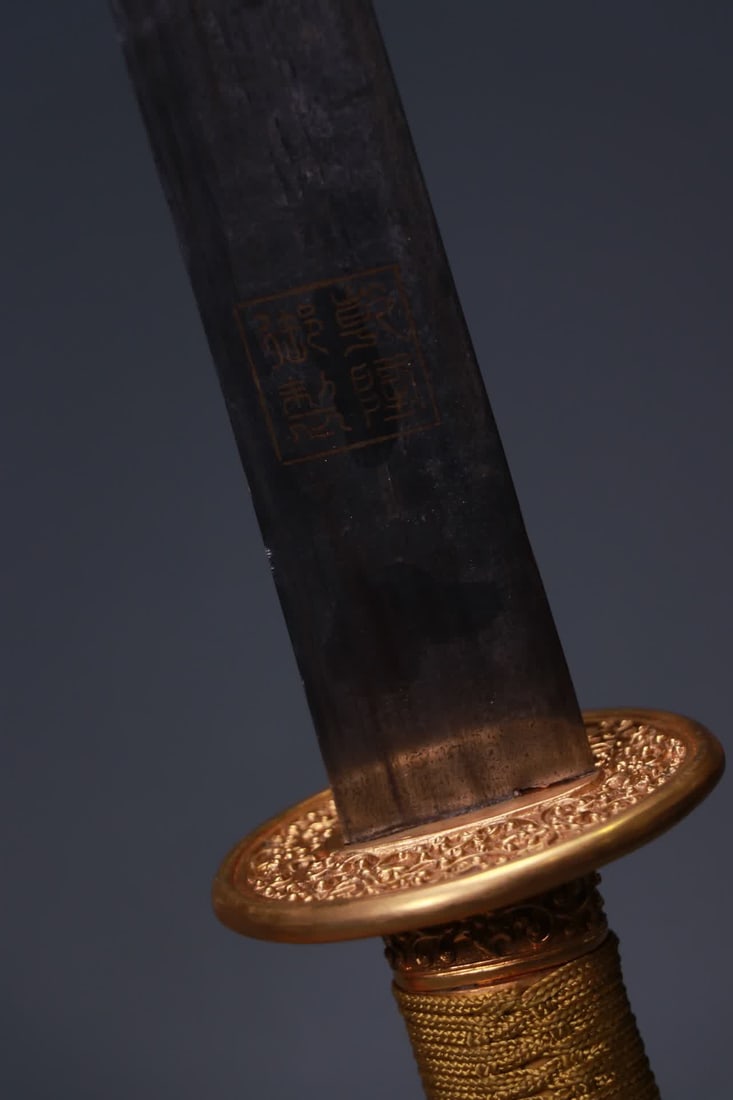 A copper-gilt dragon-patterned saber - 6