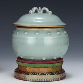 A Song Dynasty Longquan kiln lid jar