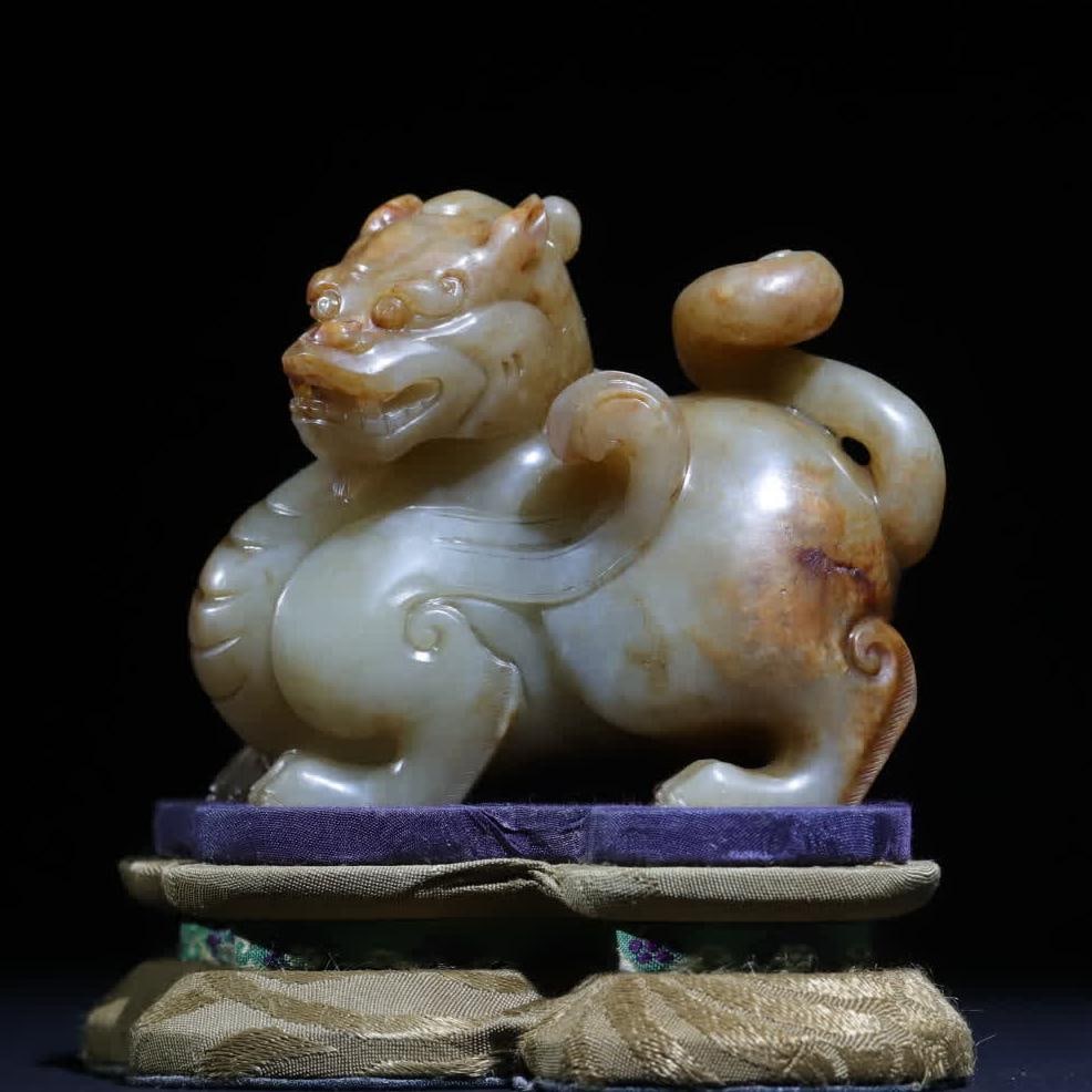 A jade beast of the Qing Dynasty and Han Dynasty (1 of 9)