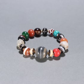 A Duobao bracelet