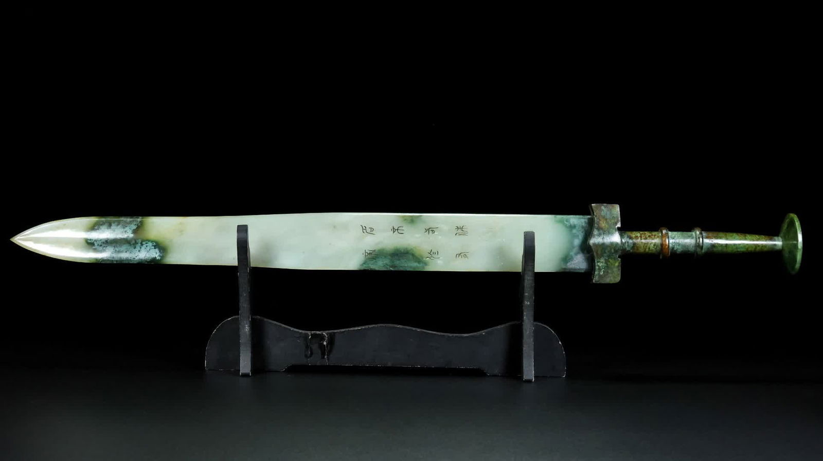 A Han Dynasty jade sword: Han Dynasty jade sword SIZE: L:60cm W:6.5cm H:4.8cm W:422g (The Dimensions Of All Batches Are Manually Measured.If You Need More Detailed Information, Please Contact Our Customer Service Before Biddin