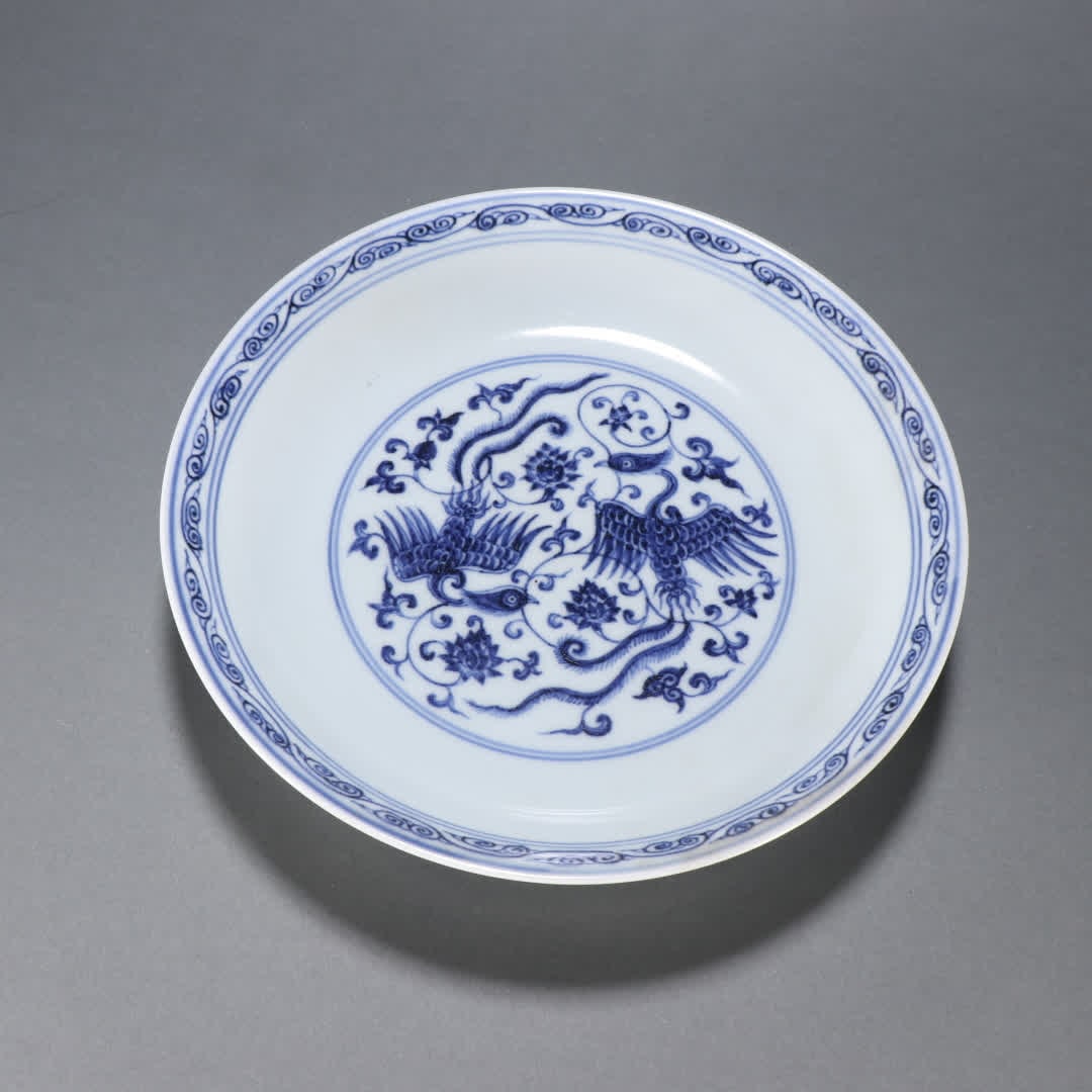 A Ming Dynasty Xuande blue and white phoenix pattern plate (1 of 7)