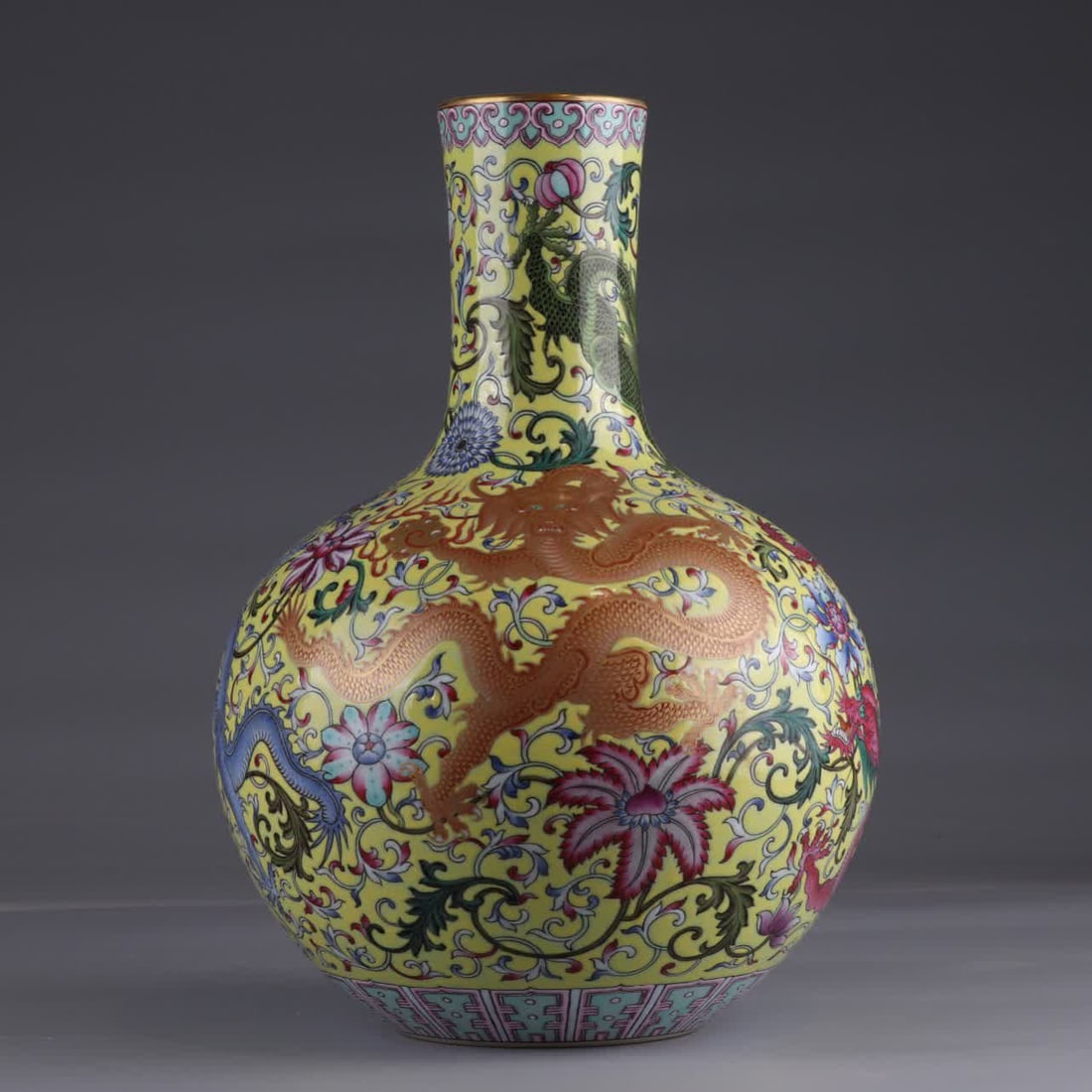A Qing Qianlong enamel entwined lotus dragon pattern gold-painted heavenly ball vase (1 of 9)