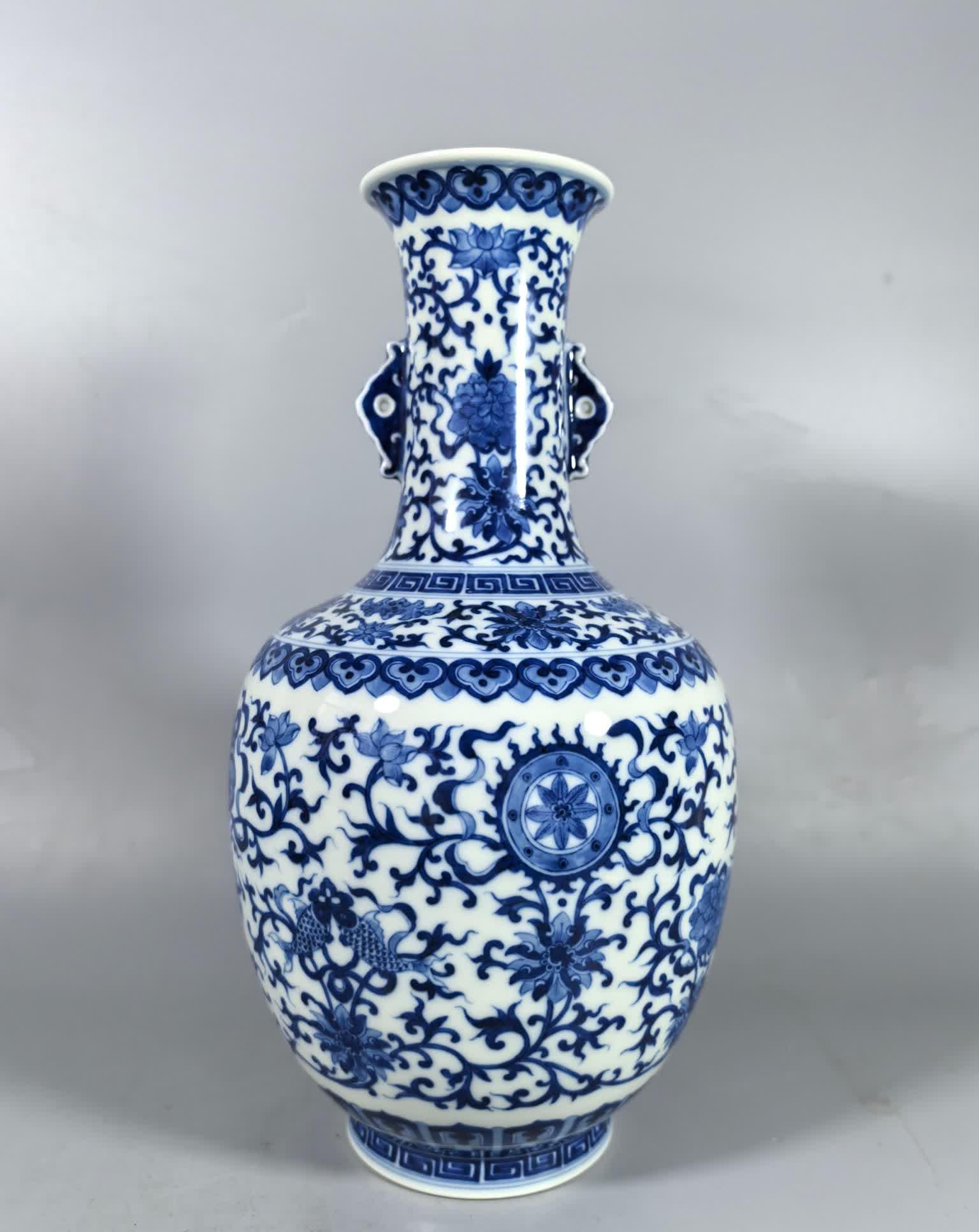 A Qing Qianlong blue and white entwined lotus eight treasure pattern amphora: Qing Qianlong blue and white entwined lotus eight treasure pattern amphora SIZE: H: 30.5cm Diameter 7.8cm Belly diameter 16.5cm Bottom diameter 9cm (The Dimensions Of All Batches Are Manually Measured
