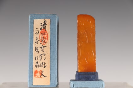 A Qing Dynasty Tian Huang stone thin carving radish silk pattern seal