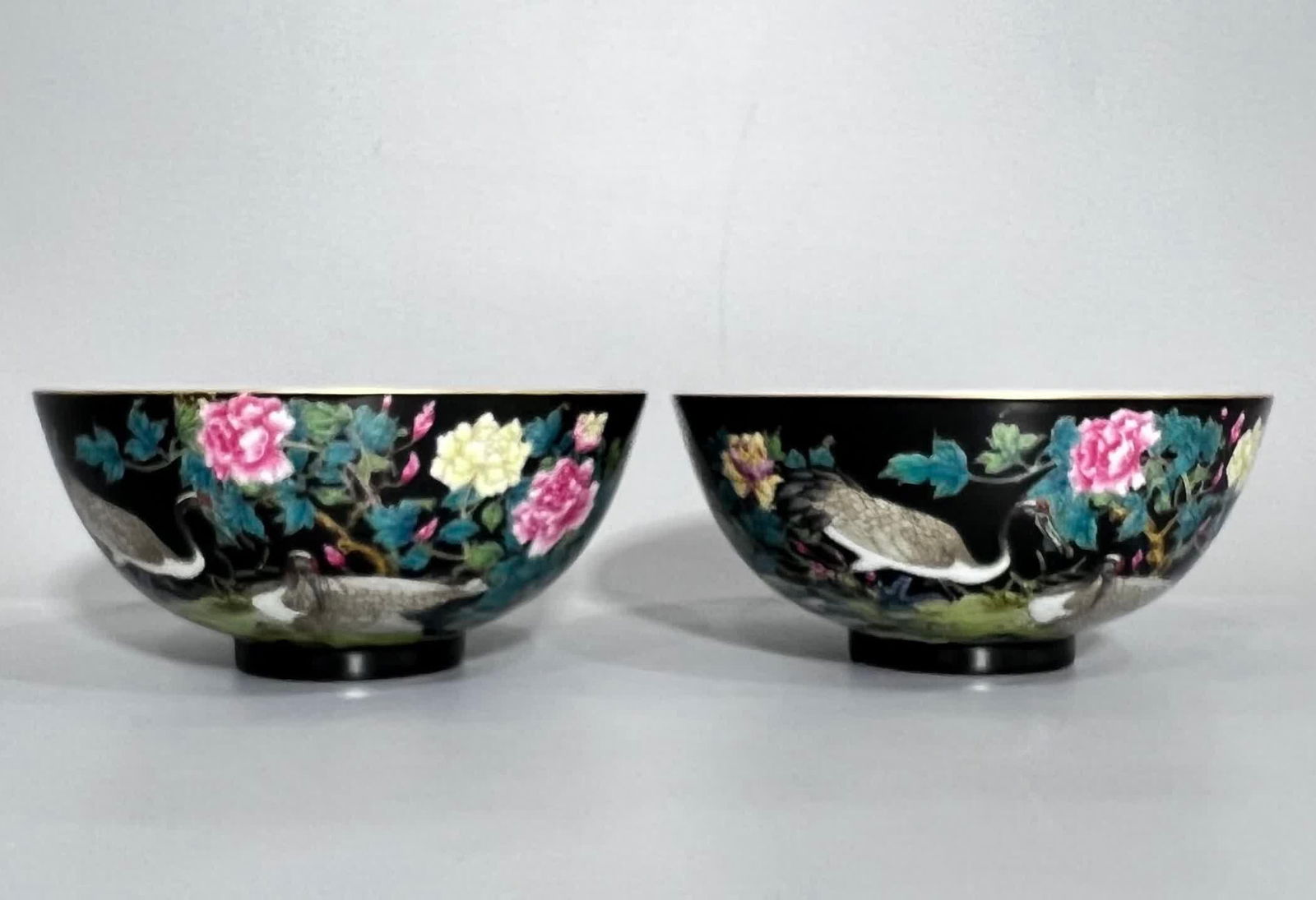 A flower bowl made in the Qianlong era of the Qing Dynasty: Qing Qianlong year black ground crane flower bowl SIZE: H: 6.7cm Diameter 14.6cm (The Dimensions Of All Batches Are Manually Measured.If You Need More Detailed Information, Please Contact Our