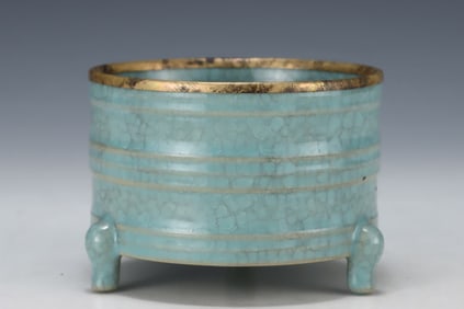 A piece of Song Dynasty Ru kiln Xuan pattern