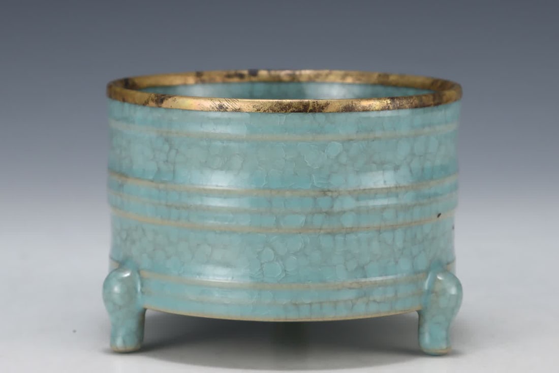 A piece of Song Dynasty Ru kiln Xuan pattern: Song Dynasty Ru kiln Xuan pattern SIZE: H: 7.5cm Abdominal diameter 10.7cm (The Dimensions Of All Batches Are Manually Measured.If You Need More Detailed Information, Please Contact Our Customer