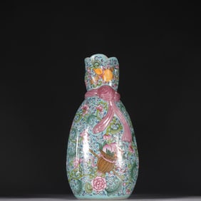 A Qing Dynasty glazed painting enamel entwined lotus pattern baggage bottle