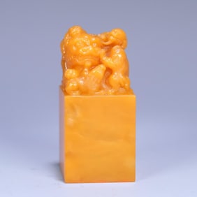 A Shoushan field Huangshi ancient beast button seal