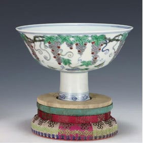 A Daming Chenghua Doucai grape pattern tall bowl
