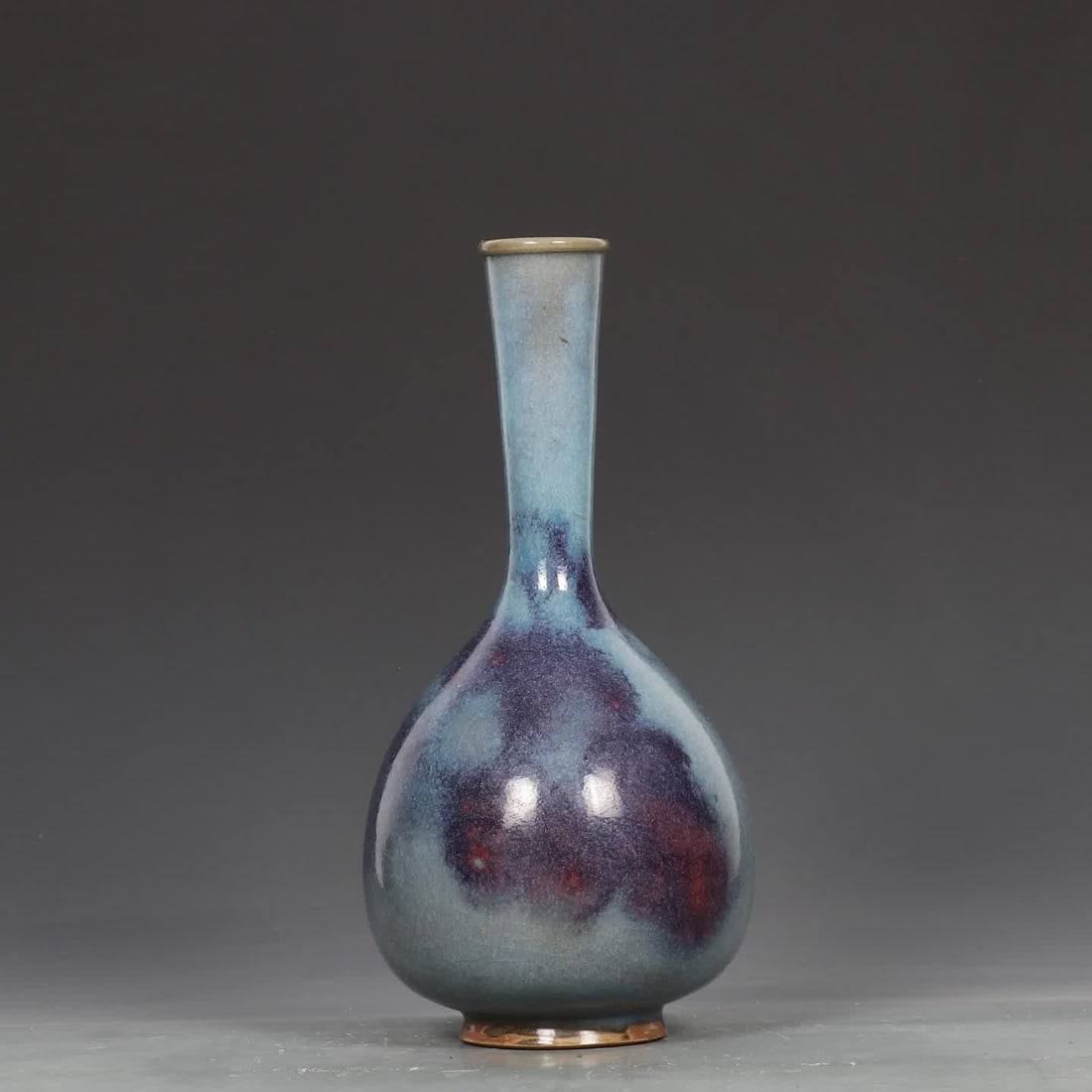 A Song Jun kiln sky blue glaze purple spotted long-necked gall bottle (1 of 8)