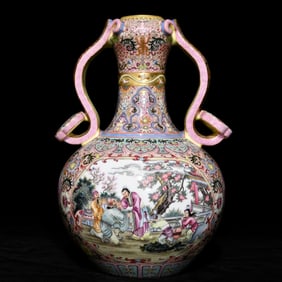 A Qing Qianlong pastel gilt longevity character flower window Three Kingdoms character story pattern