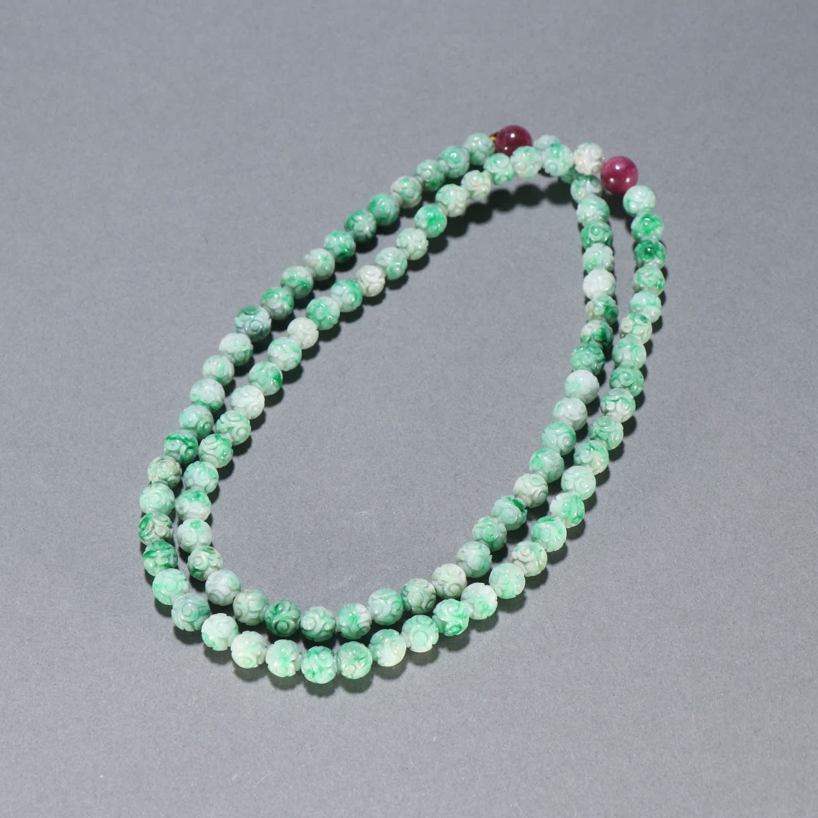 A Qing Dynasty jade pattern necklace (1 of 9)