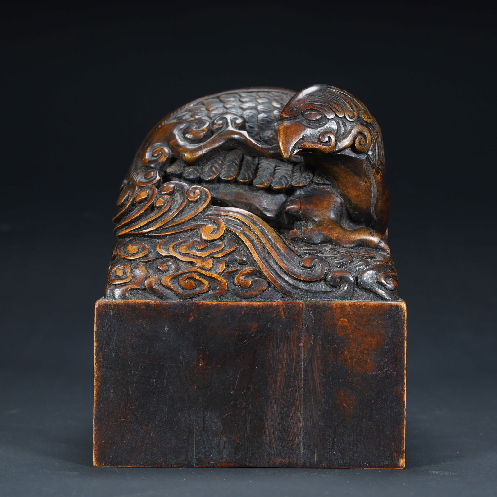 A Qing Dynasty sandalwood phoenix bird pattern seal: Qing Dynasty sandalwood phoenix bird pattern seal SIZE: H: 12cm L: 9.5cm W: 9.5cm W: 750g (The Dimensions Of All Batches Are Manually Measured.If You Need More Detailed Information, Please Contact Our