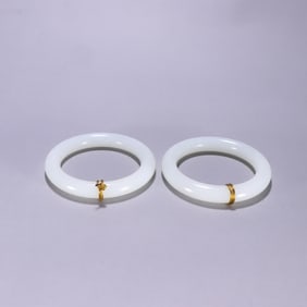 A pair of Qing Dynasty Hetian jade bracelets