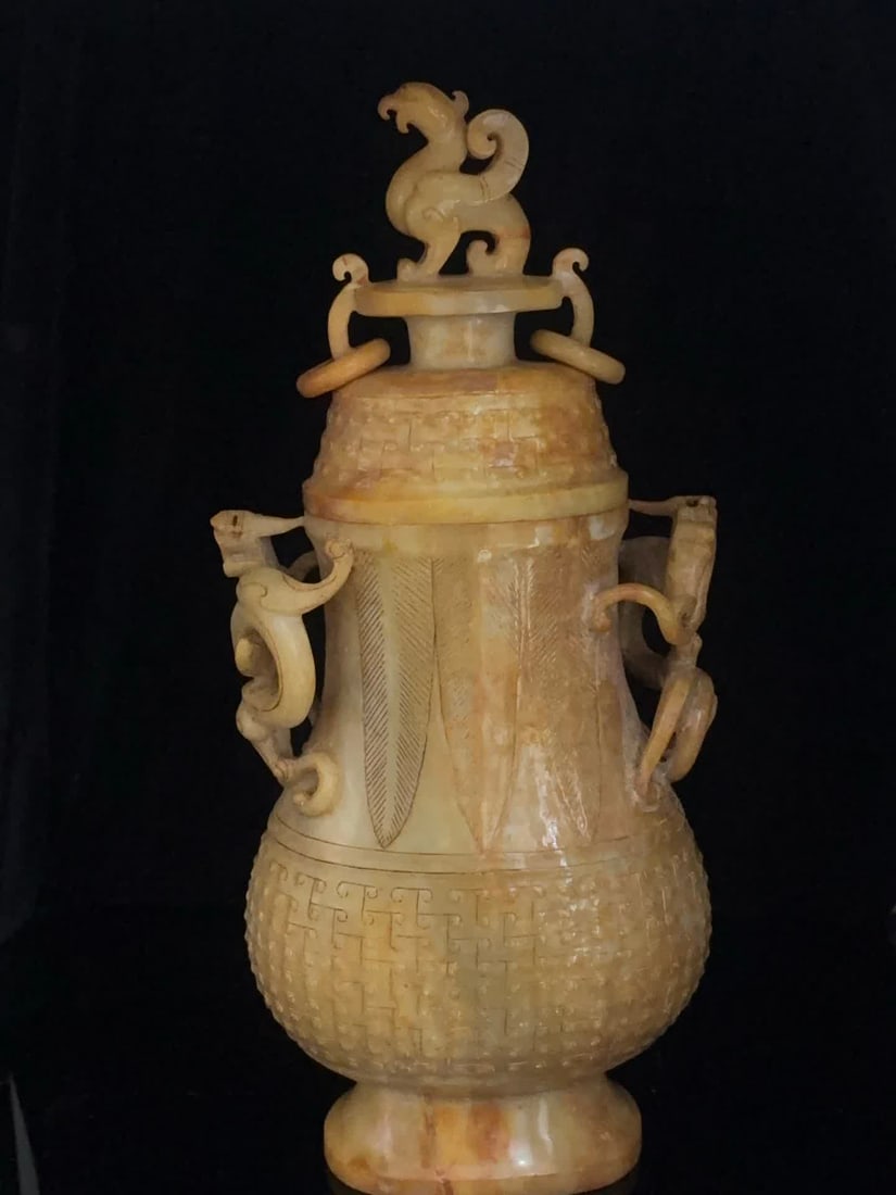 A Han Dynasty jade dragon and phoenix jade vase: Han Dynasty jade dragon phoenix jade vase SIZE: 31x13.5x7.2cm W:1744g (The Dimensions Of All Batches Are Manually Measured.If You Need More Detailed Information, Please Contact Our Customer Service Be