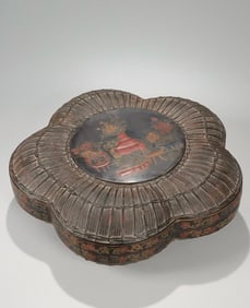 A rattan plum blossom lacquered fruit box from the Qing Dynasty
