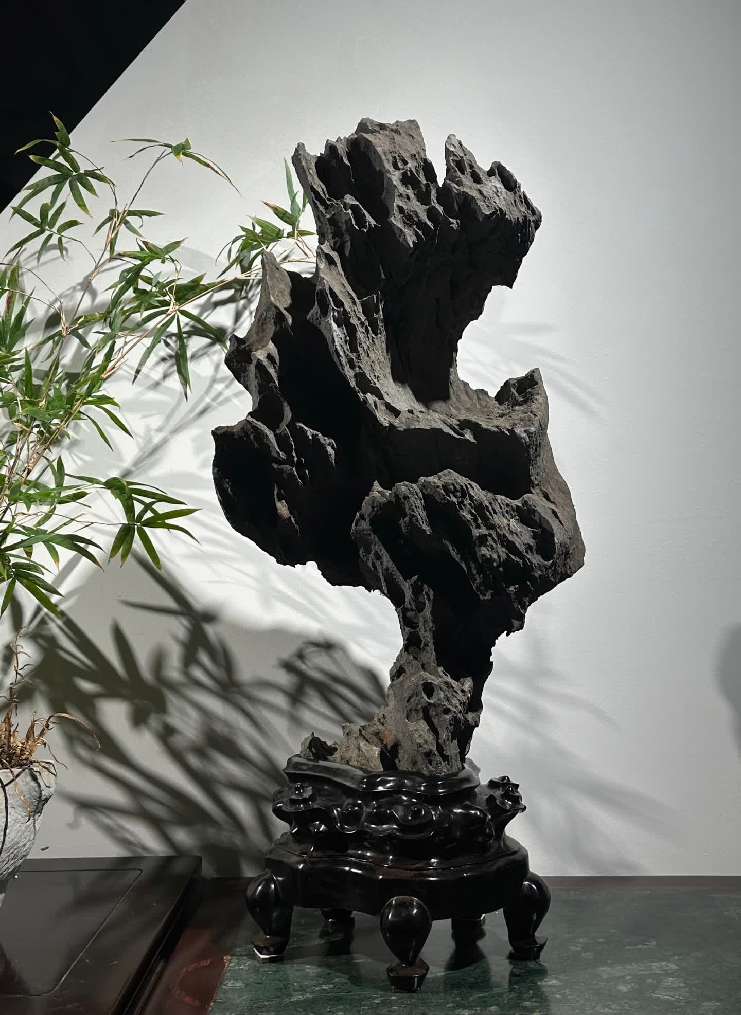 A Qing Dynasty Yingshi standing for the study ornament: The Qing Dynasty's Yingshi Standing Offering Study Ornaments SIZE: H:80cm W:36cm T:24cm (The Dimensions Of All Batches Are Manually Measured.If You Need More Detailed Information, Please Contact Our C