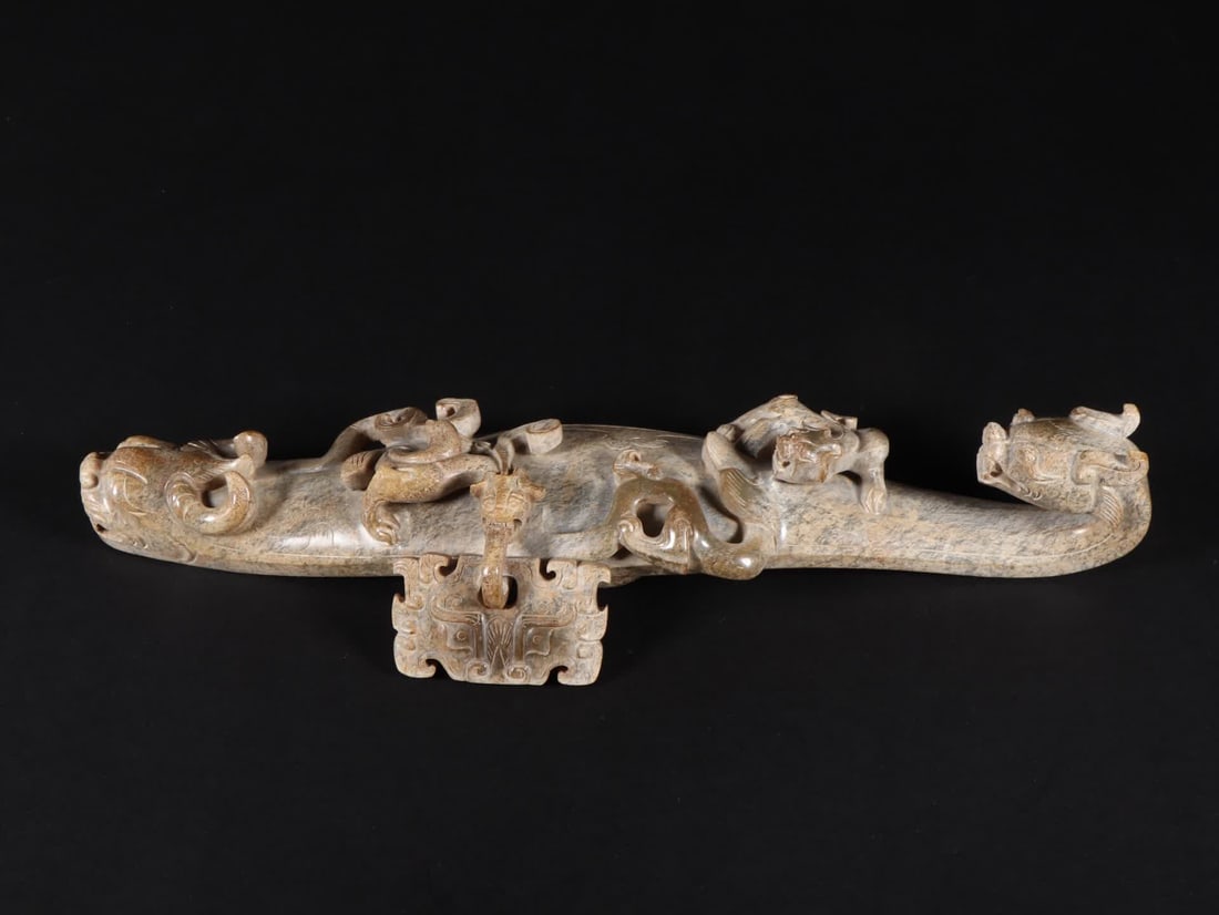 A piece of ancient jade belt hook (1 of 9)