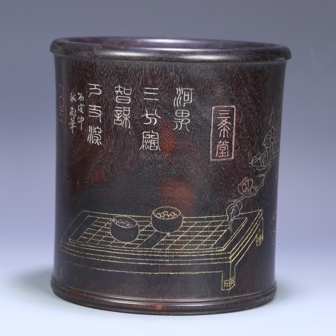 A piece of Sanxitang Zitan Bogutu pen holder: Sanxitang Zitan Bogu Tu Pen Holder SIZE: 17.7x16.5cm W:1175.6g (The Dimensions Of All Batches Are Manually Measured.If You Need More Detailed Information, Please Contact Our Customer Service Before Bi