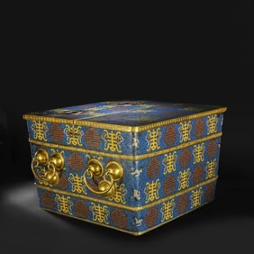 A piece of cloisonné enamel from the Qing Dynasty Qianlong refrigerator