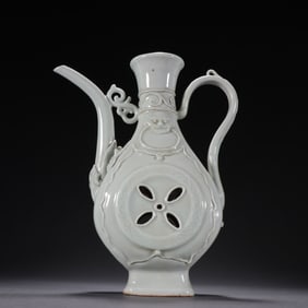 A bean celadon animal face pattern pot