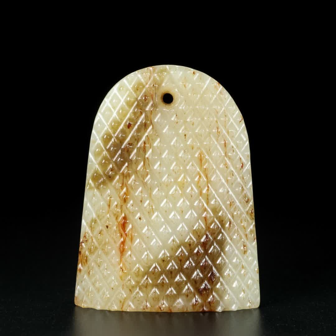 A Han Dynasty jade pendant (1 of 9)