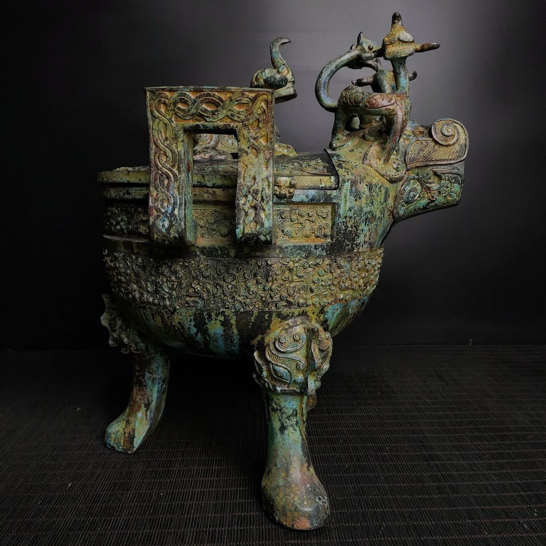 A Warring States bronze cloud pole, a tiger head tripod (1 of 9)