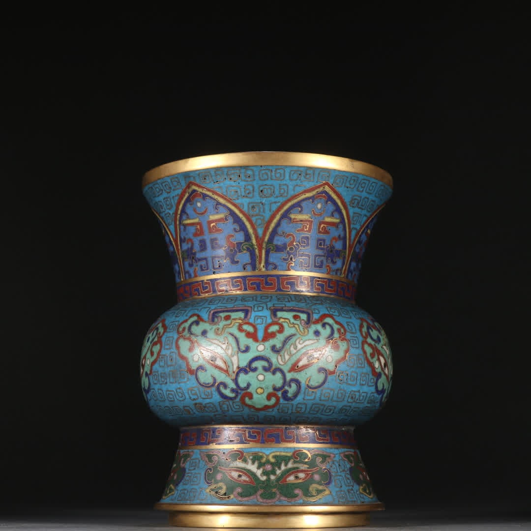 A piece of Qing Dynasty copper gilt cloisonné gluttony pattern: Qing Dynasty copper gilt cloisonné gluttony pattern veneration SIZE: H:14.8cm W:11cm W:850g (The Dimensions Of All Batches Are Manually Measured.If You Need More Detailed Information, Please Contact