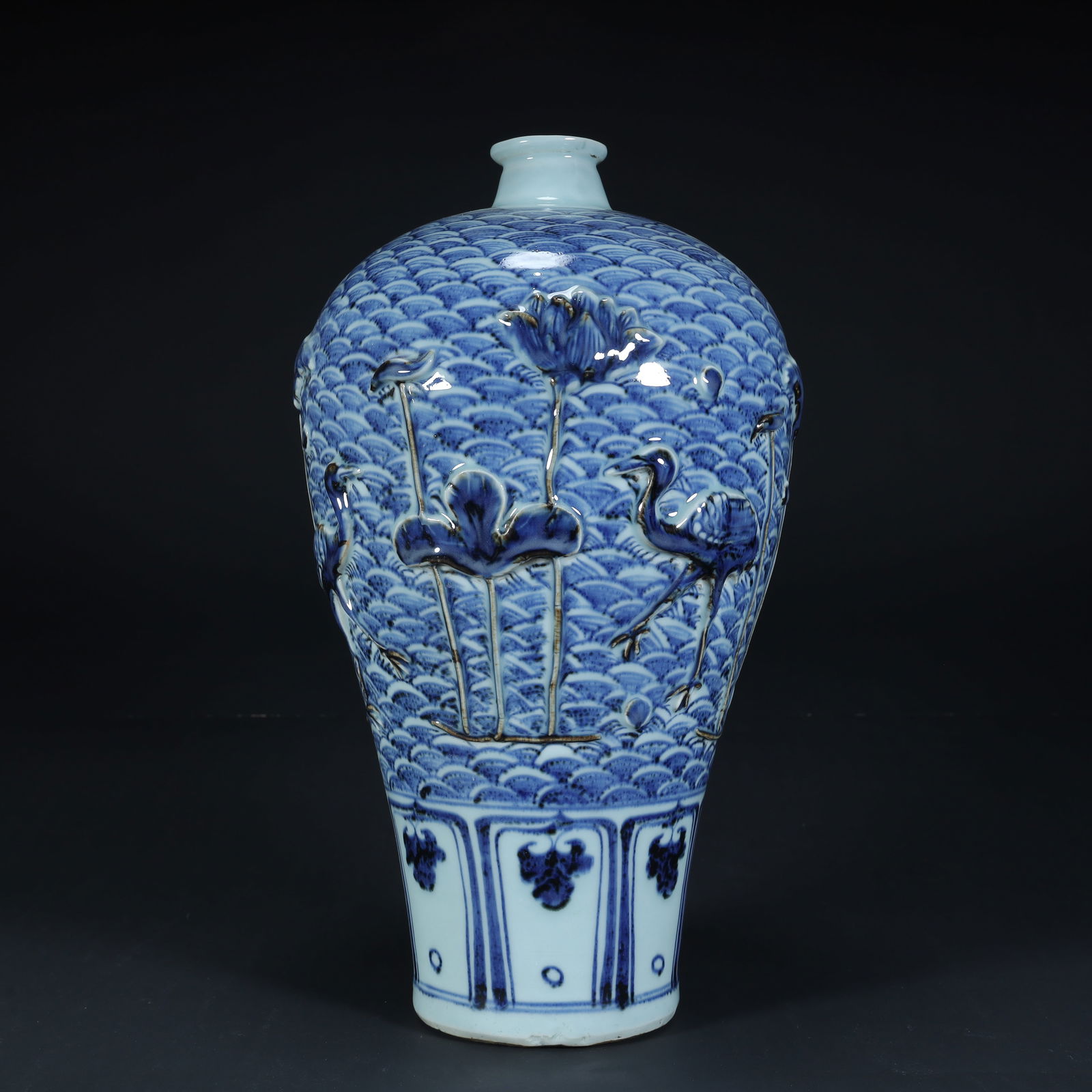 A Qing Dynasty blue and white stacked plastic "Lotus Pond Crane Heron" patterned plum bottle: Qing Dynasty blue and white pile sculpture "Lotus Pond Crane Heron" patterned plum bottle SIZE: H: 35cm L: 19cm W: 19cm W: 2.7kg (The Dimensions Of All Batches Are Manually Measured.If You Need More D