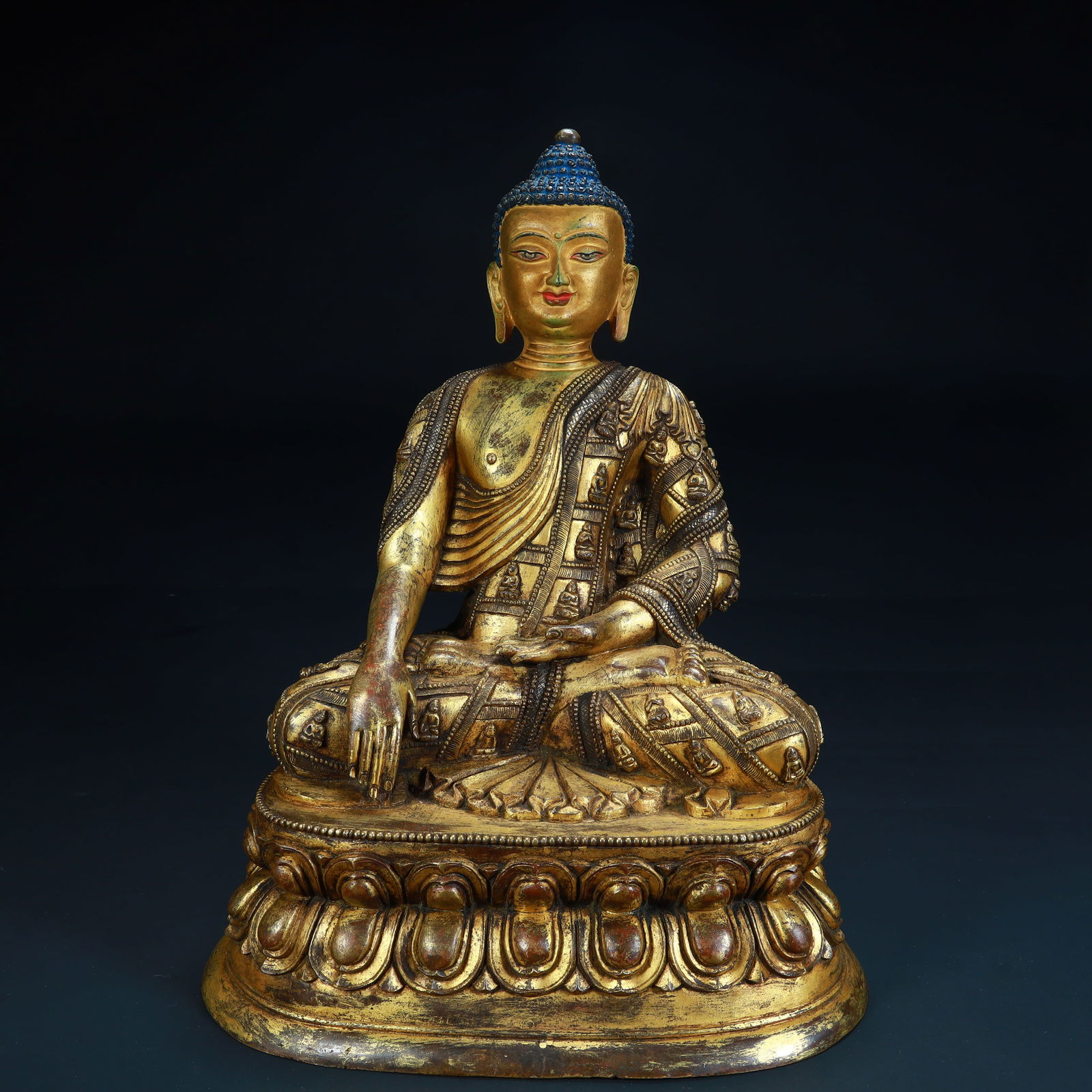 A gilded Buddha statue of Tibetan Buddhism in the Qing Dynasty (1 of 13)