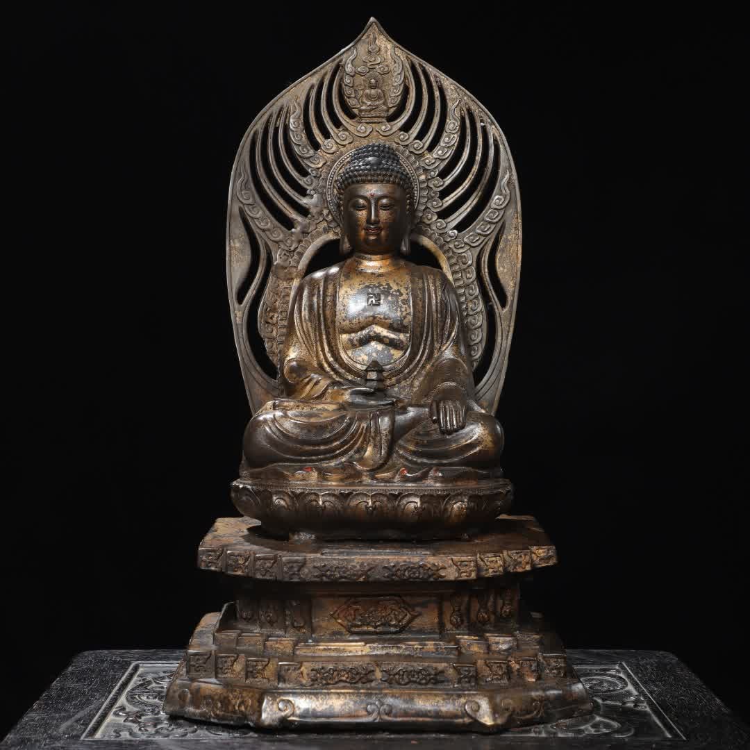 A statue of Shakyamuni with copper clay and gold backlight (1 of 9)