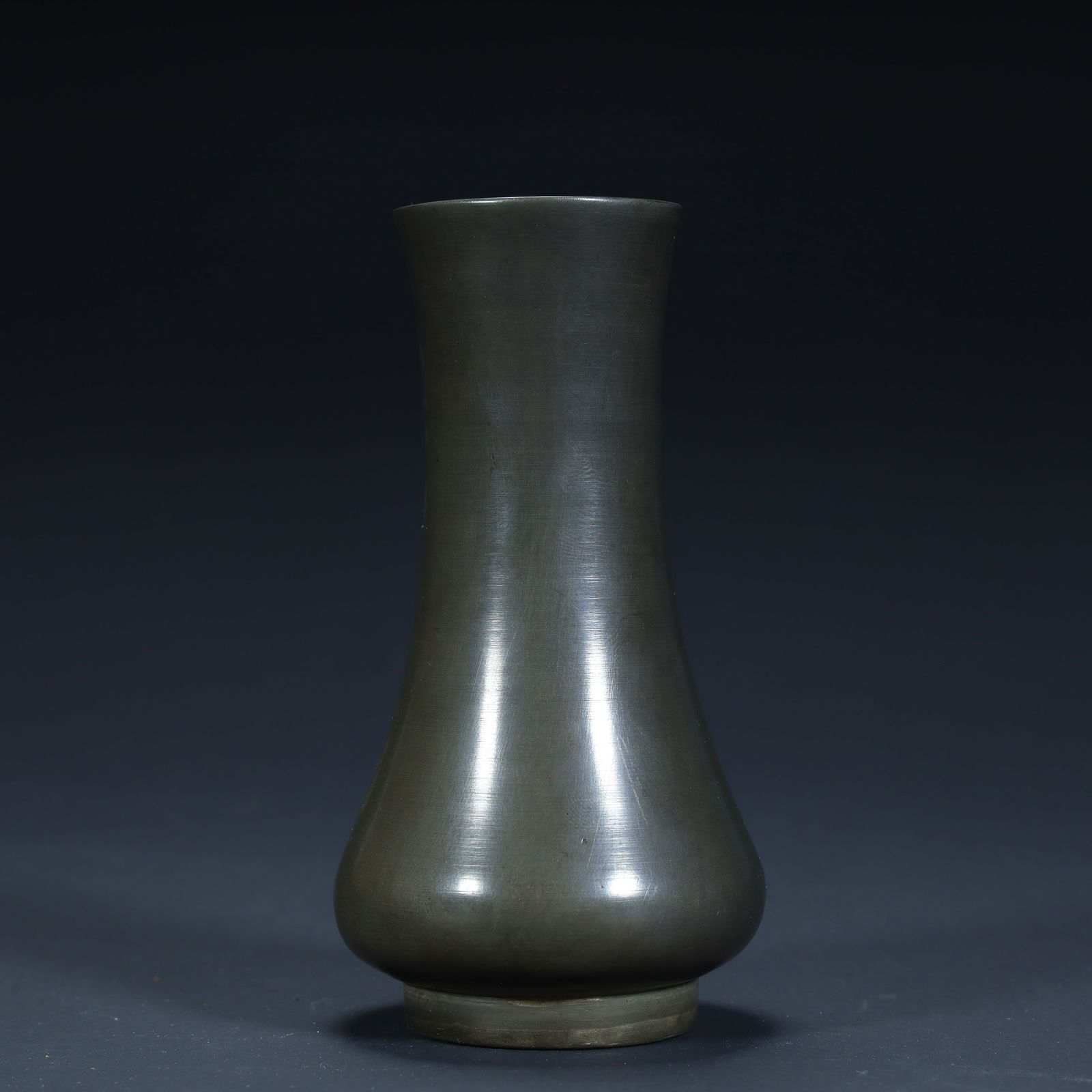 A Qing Dynasty tin long-necked bottle (1 of 8)