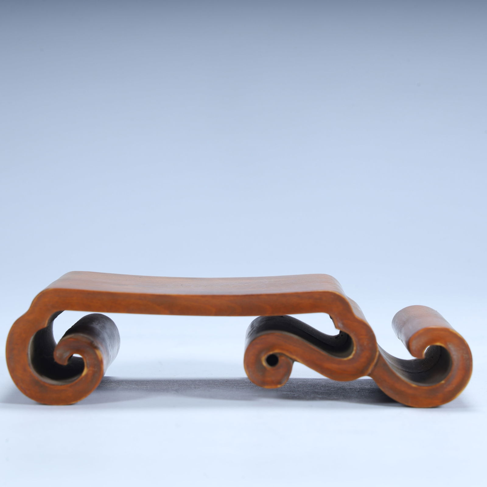 A Qing Dynasty boxwood carving cirrus pattern ink bed: Qing Dynasty boxwood carving cirrus pattern ink bed SIZE: H:2.5cm L:10.7cm W:5.8cm W:62g (The Dimensions Of All Batches Are Manually Measured.If You Need More Detailed Information, Please Contact Our