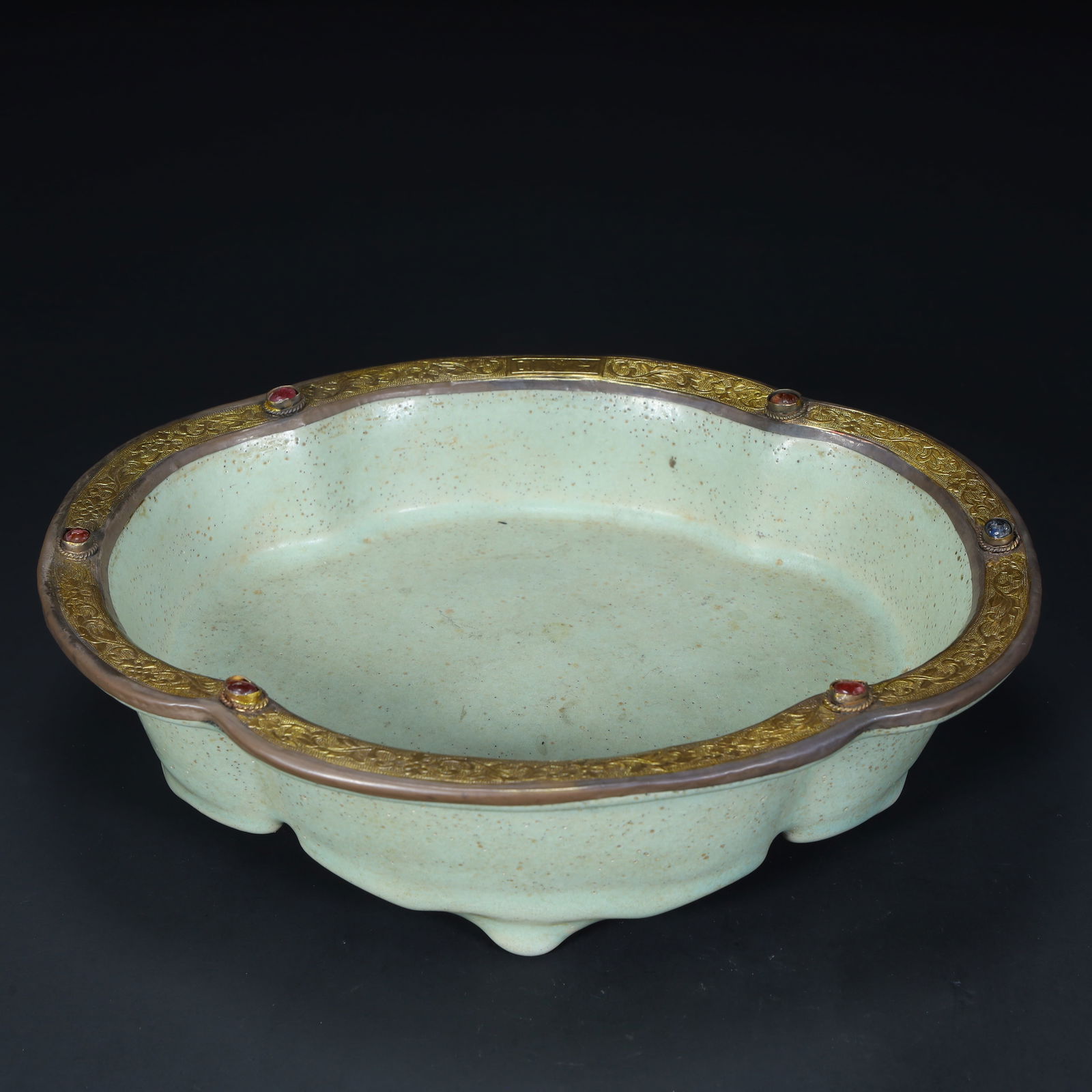 A piece of Song Dynasty Ru kiln flower mouth wash (with copper gilt inlaid jewelry pieces) (1 of 14)